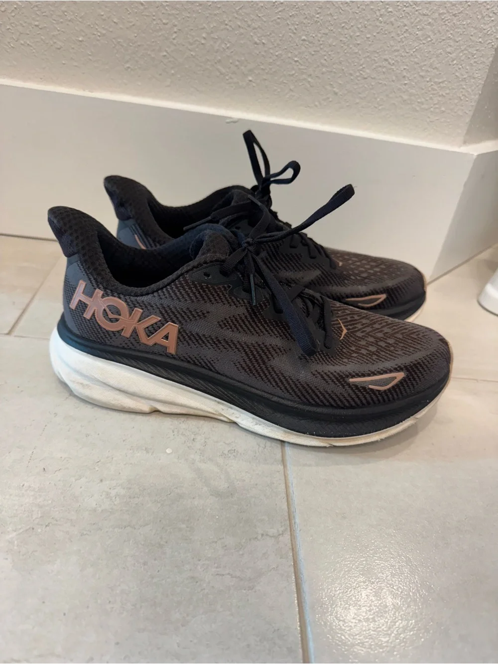 HOKA Clifton 9 Running Shoes Black Rose Gold Women’s Size 7.5